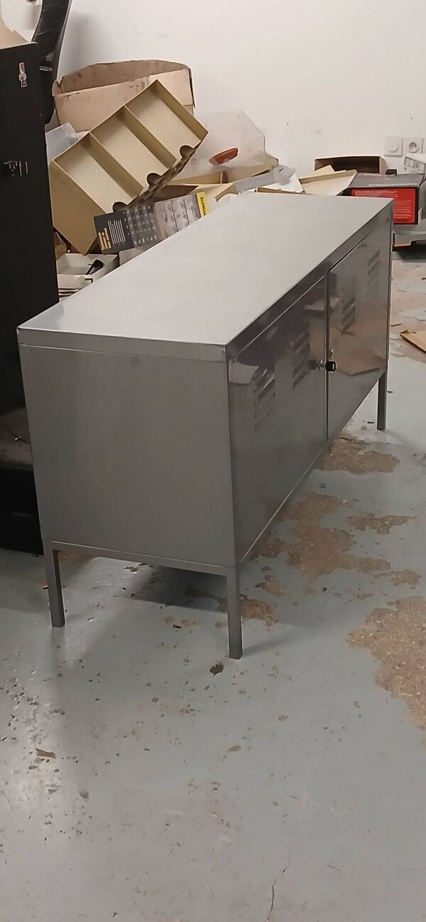 Petit meuble / enfilade indus  gris souris.