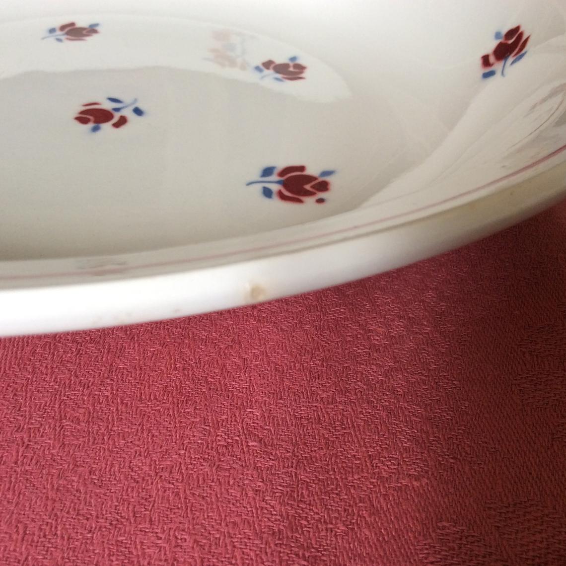 Rosette ceramic round dish
