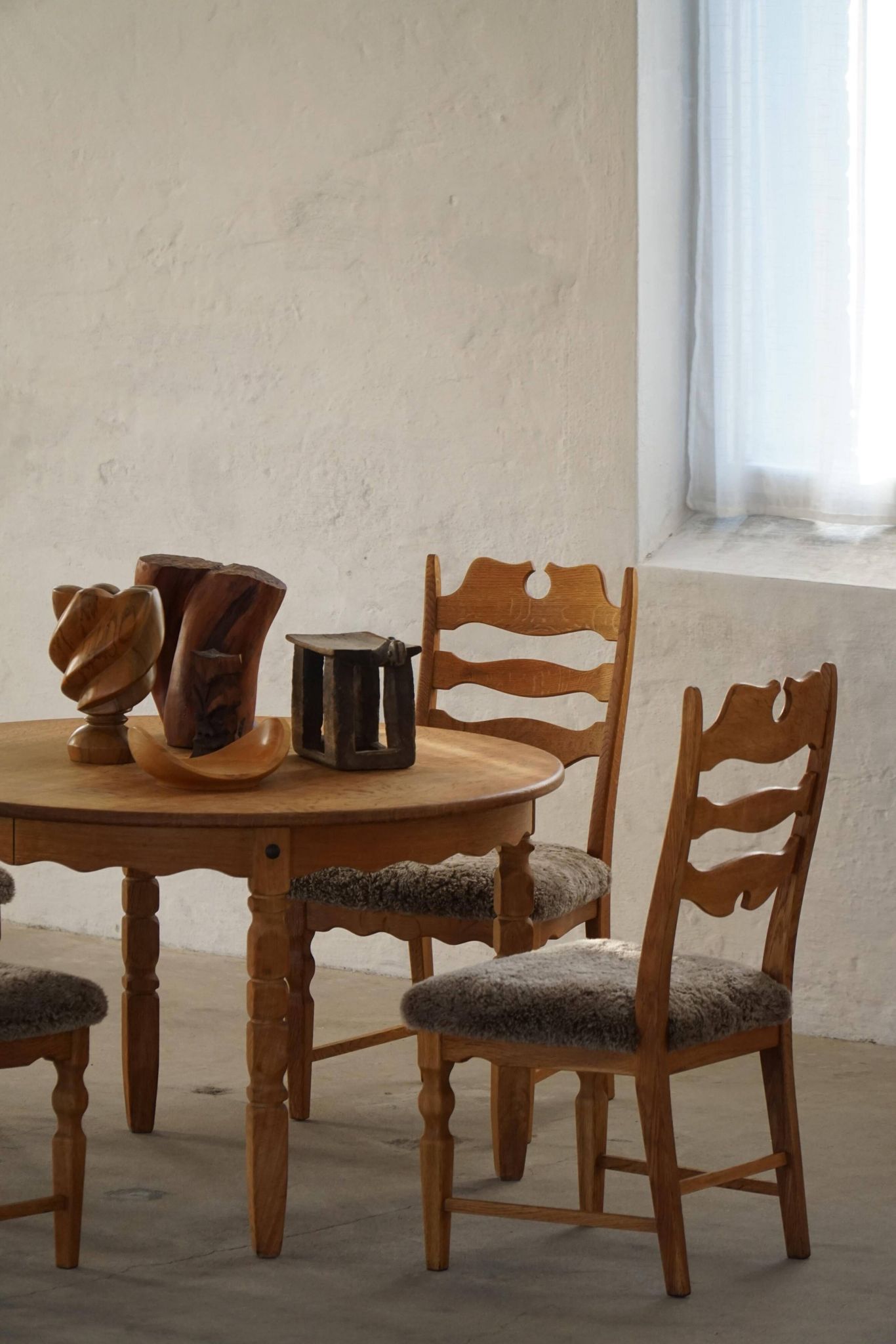 Denmark mid-century, set of 8 oak and lambswool chairs, Henning Kjærnulf, 1960s