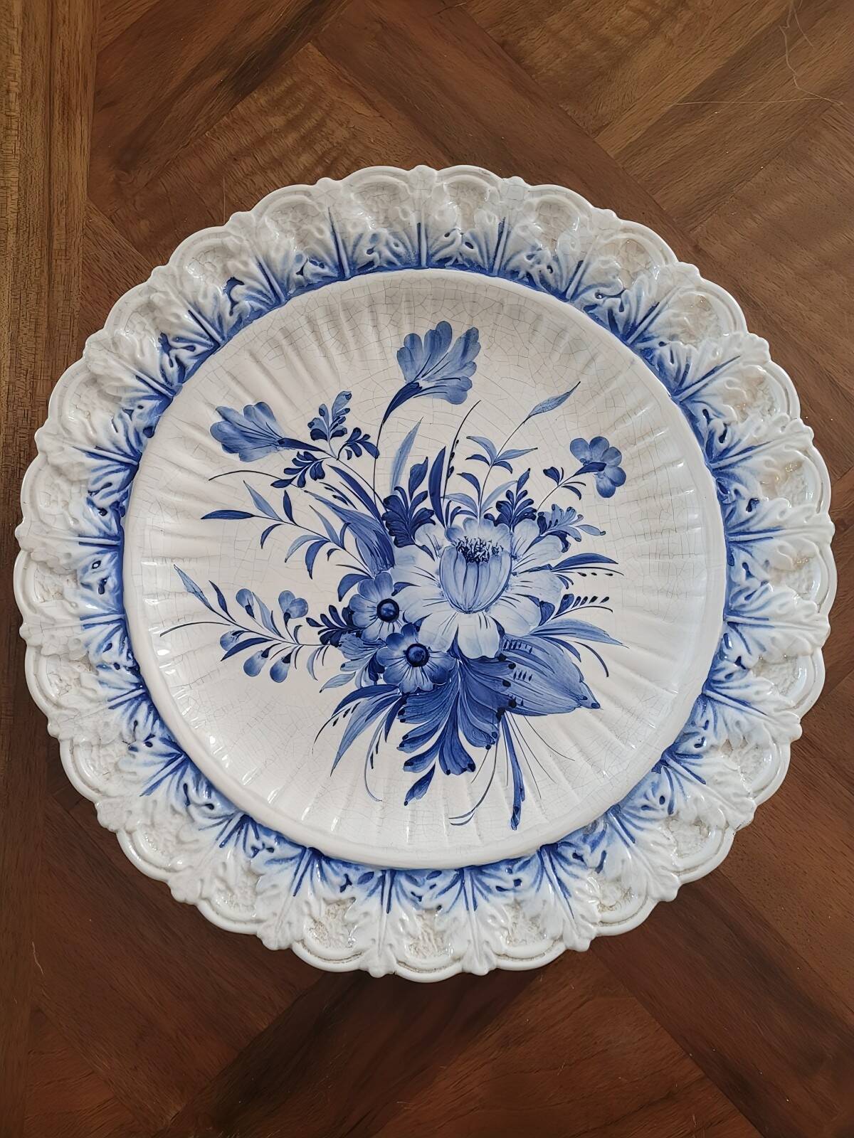Decorative ceramic plate signed Nove di Bassano