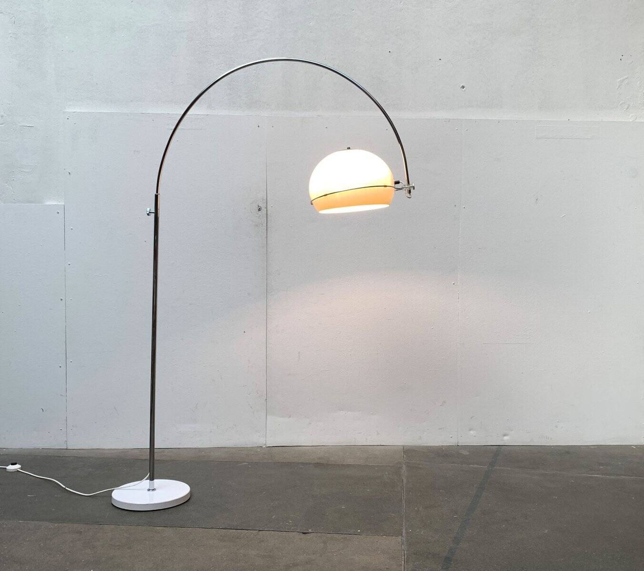 Lampadaire Arc Âge Spatial du Milieu du Siècle de Gepo, années 1960