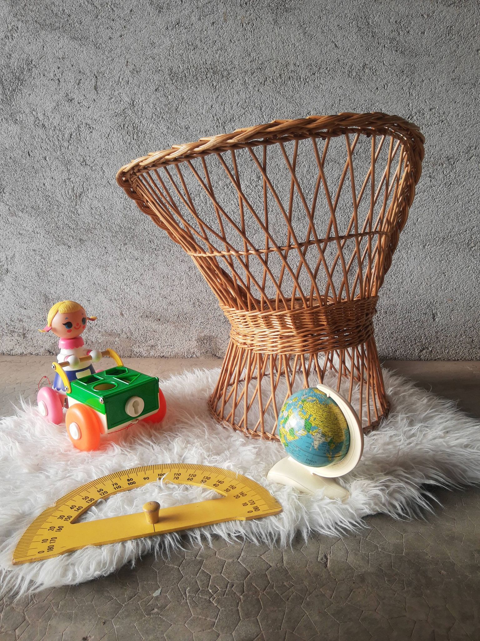 Fauteuil en osier pour enfant style emmanuelle