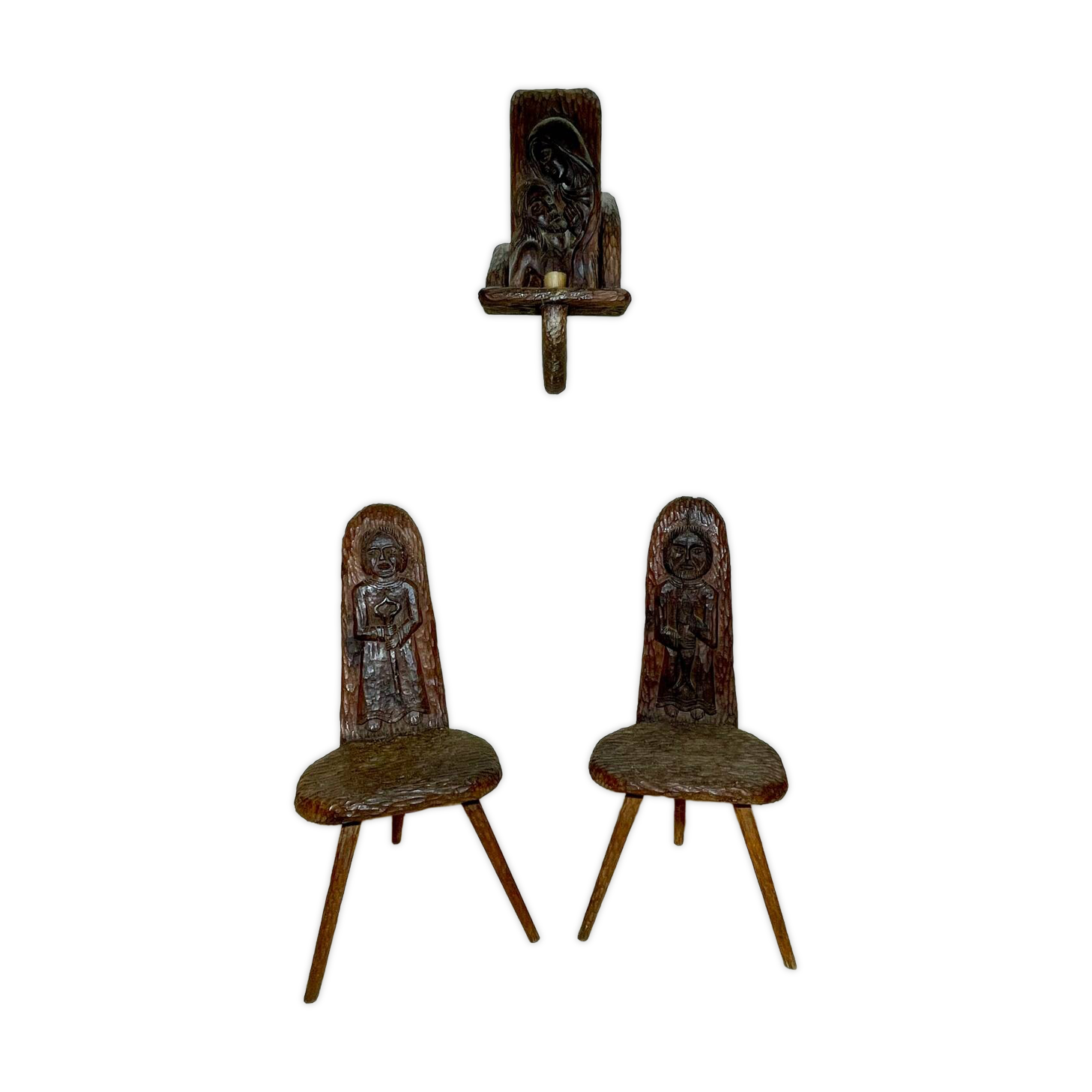 Paire de chaises religieuses et 1 applique