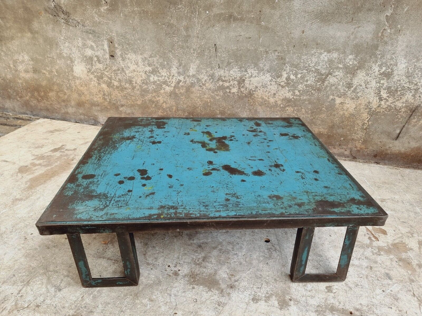 Table basse industrielle acier azur 90 x 110 cm