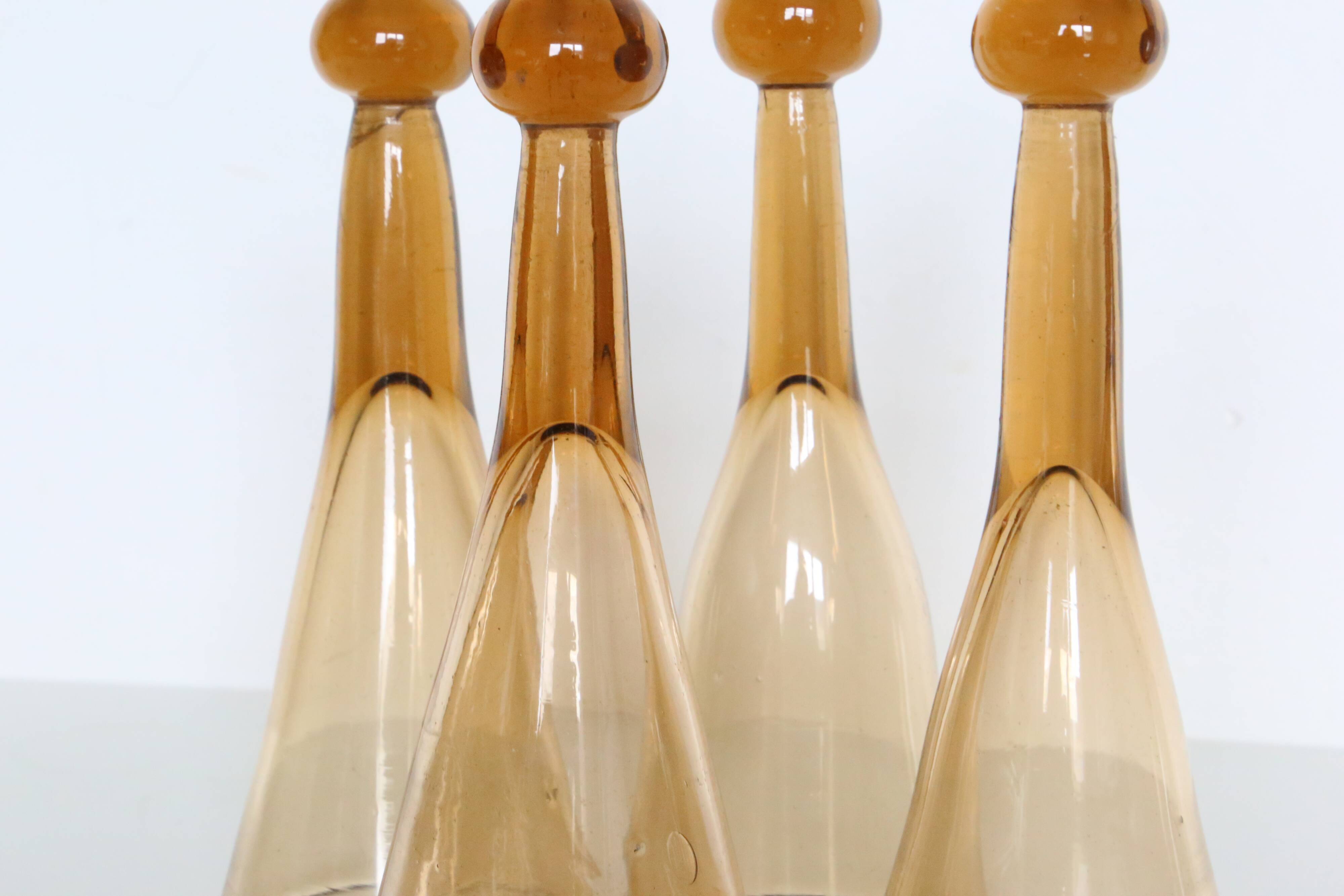 Set of 6 champagne flutes called 'trinquette' or 'cul sec' in mouth-blown glass, vintage