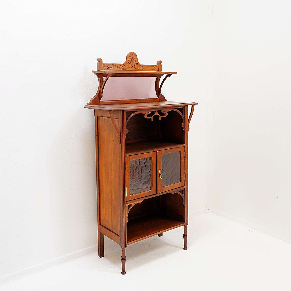 Vitrine de style Art Nouveau, début XXe siècle
