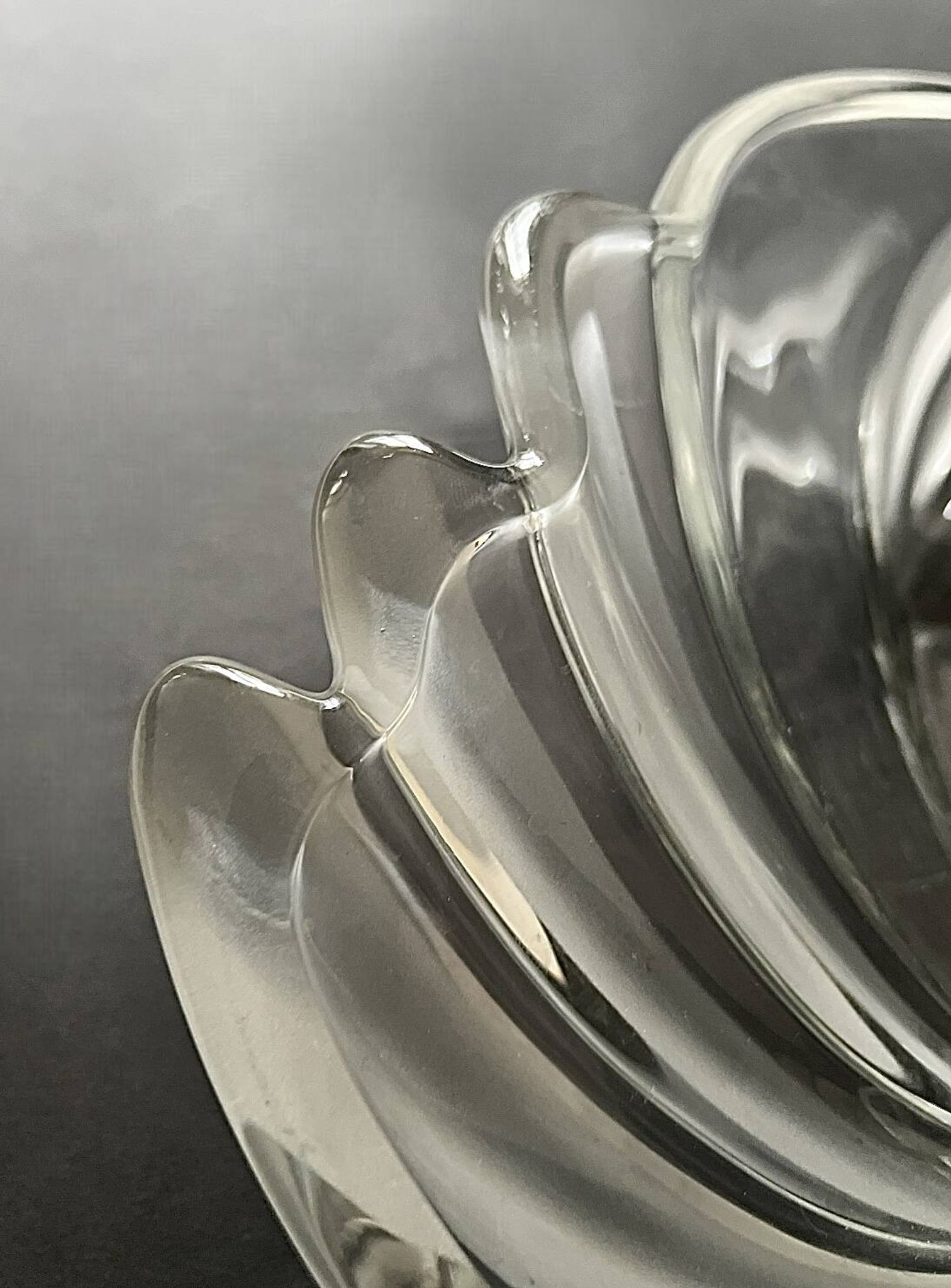 Grande corbeille ou vide poche en verre cristallin Art Déco