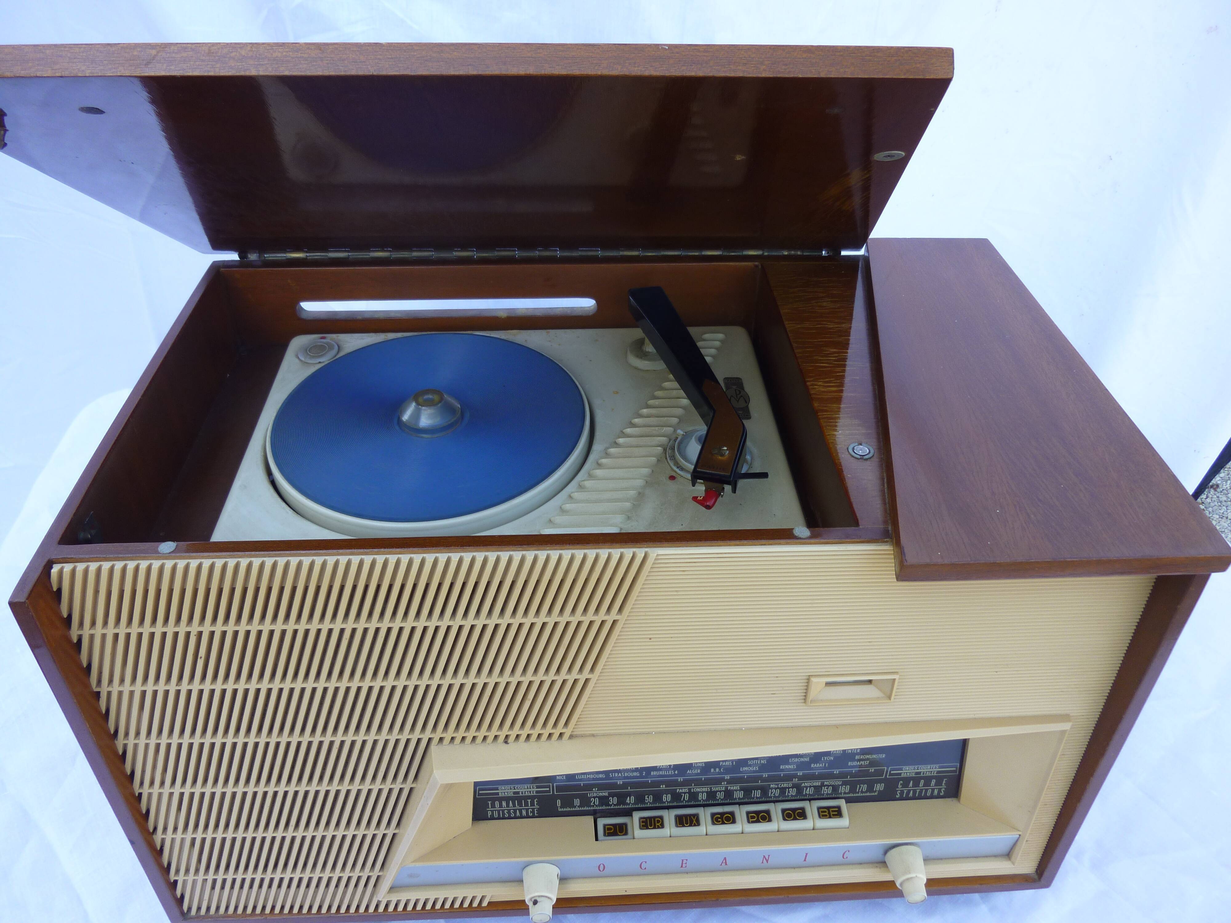 OCEANIC vinyl station