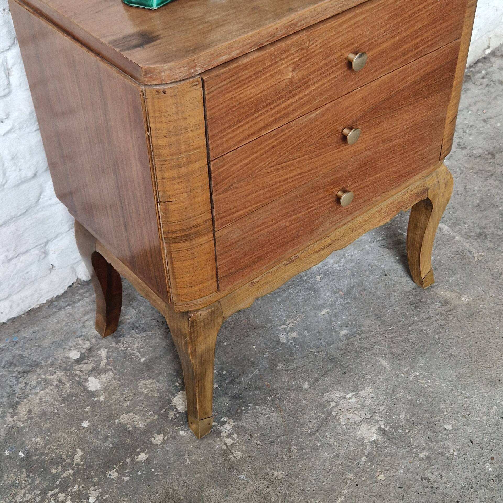 Small vintage Art Deco piece with 3 drawers, curved legs and caps.