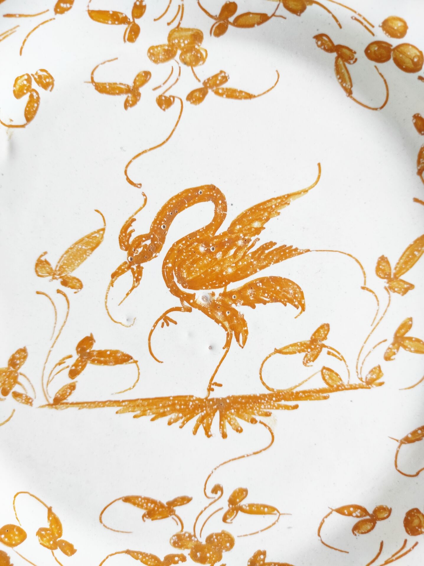 Assiette faïence de Moustiers oiseau orange