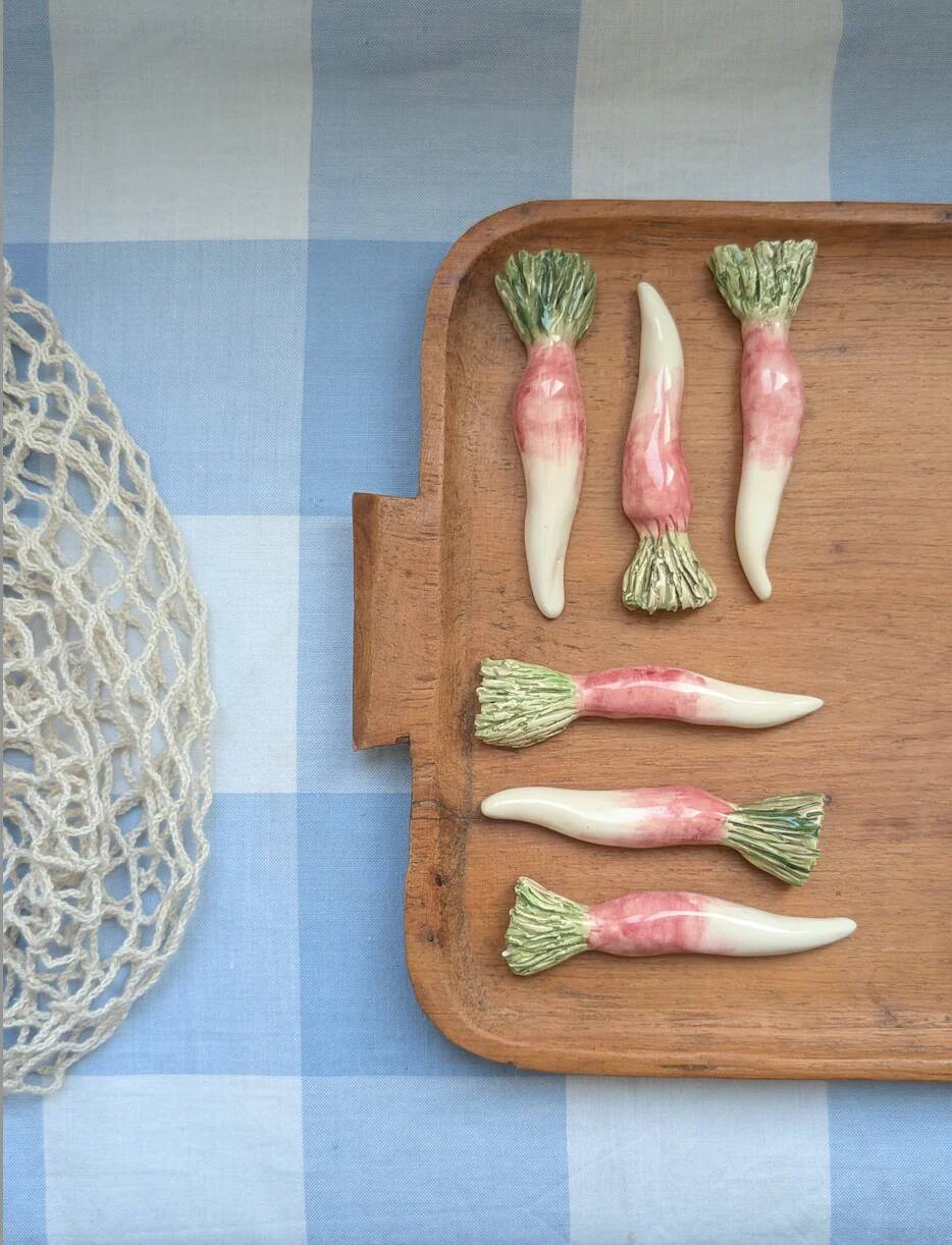 Set of 6 radish-shaped knife rests