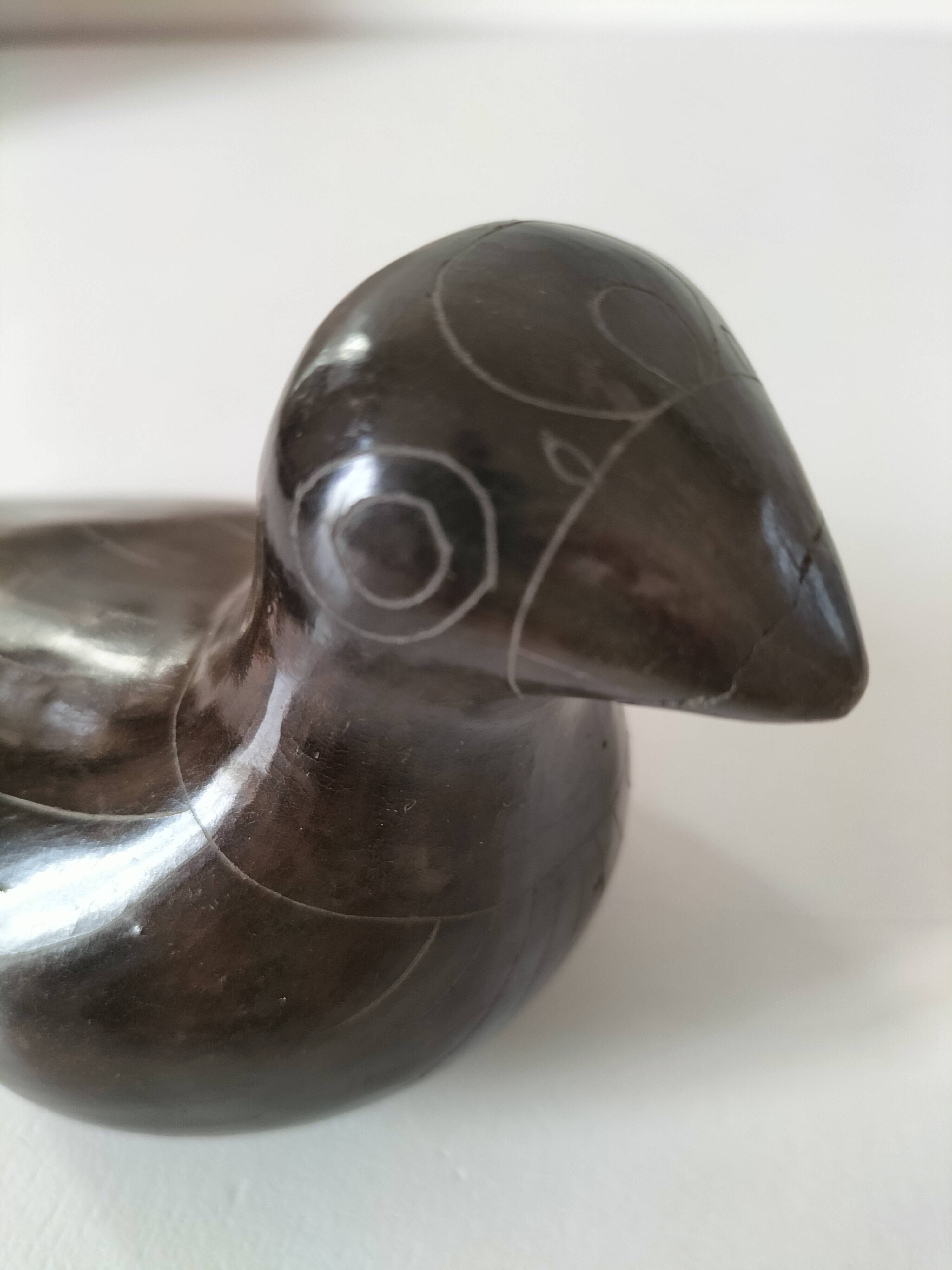 Colombe sculpturale en céramique brun chocolat, 20ème siècle