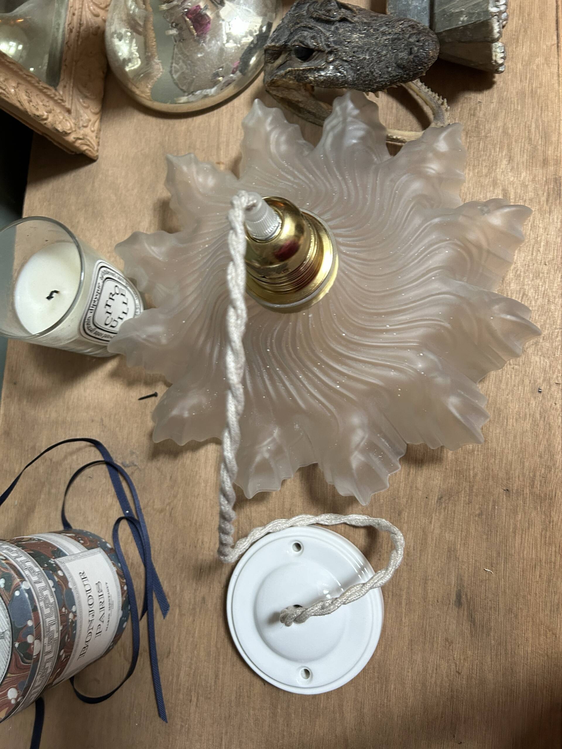 Suspension in transparent opaline