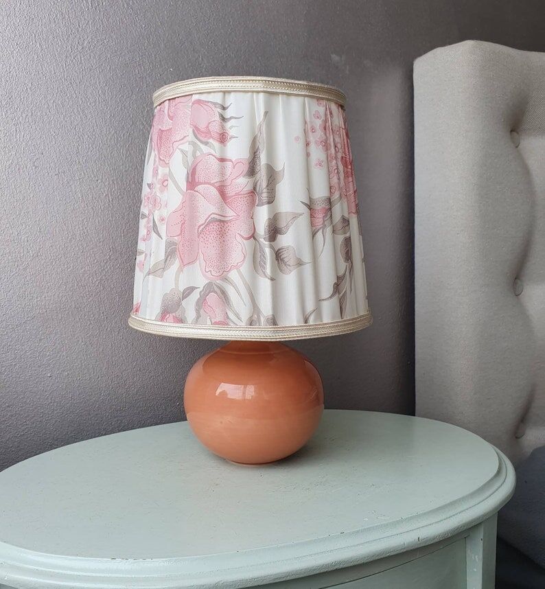 Ceramic lamp with pleated fabric lampshade, 80s