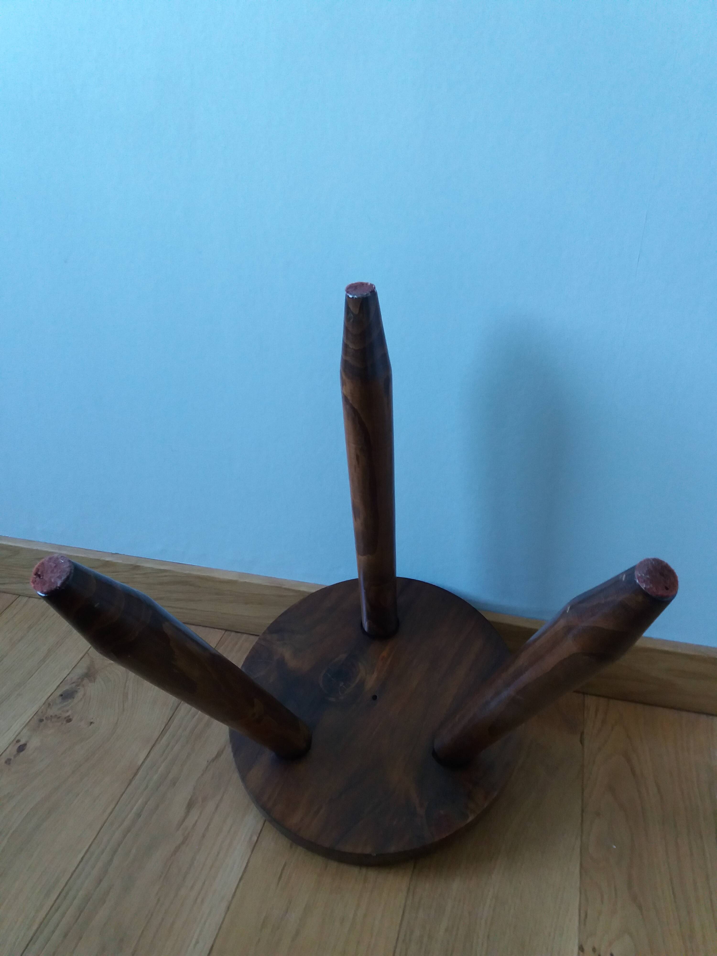 Tabouret tripode pieds crayon