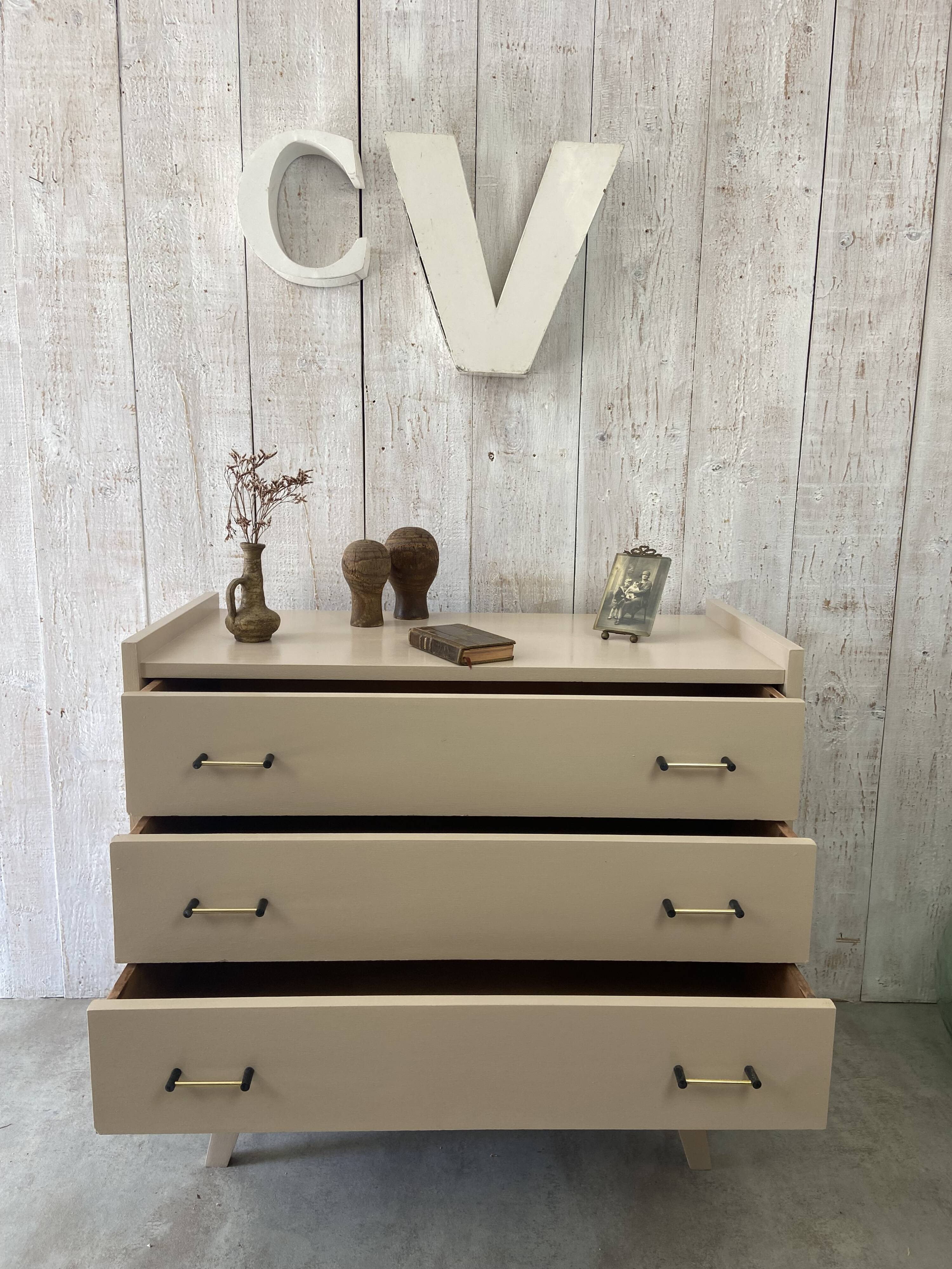 Vintage chest of drawers