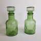 Paire de flacons en verre moulé vert années 70