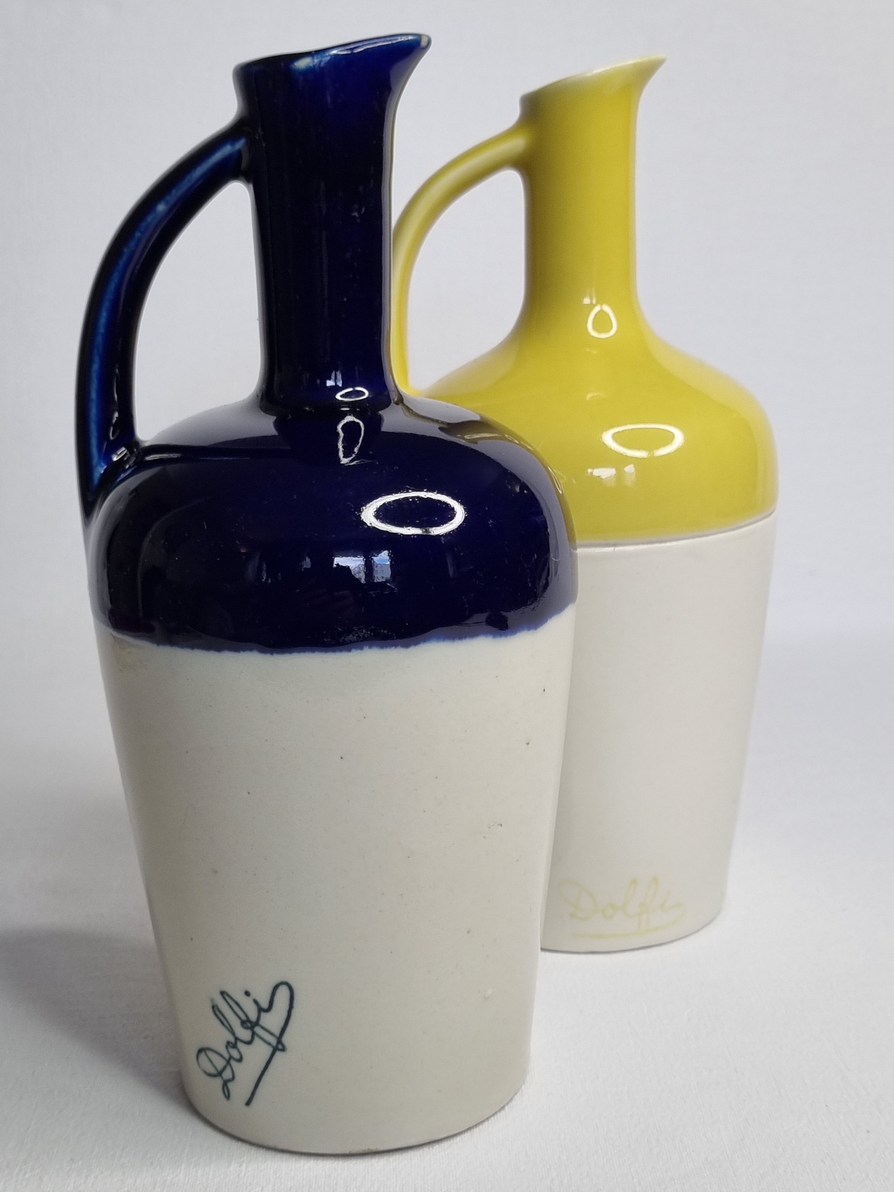 Two decanters "Dolfi", cobalt blue and yellow, 23 cm