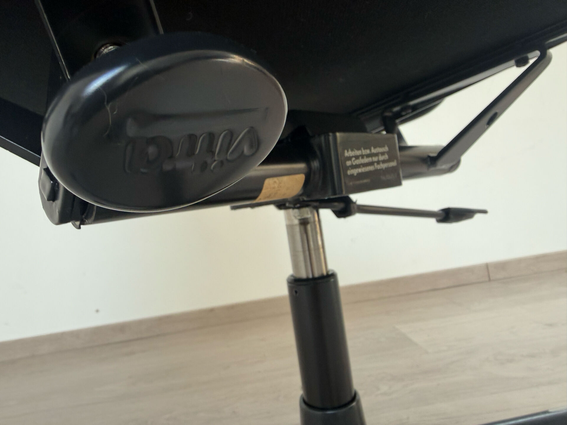 Fauteuil de bureau Eames Vitra EA 227 années 70
