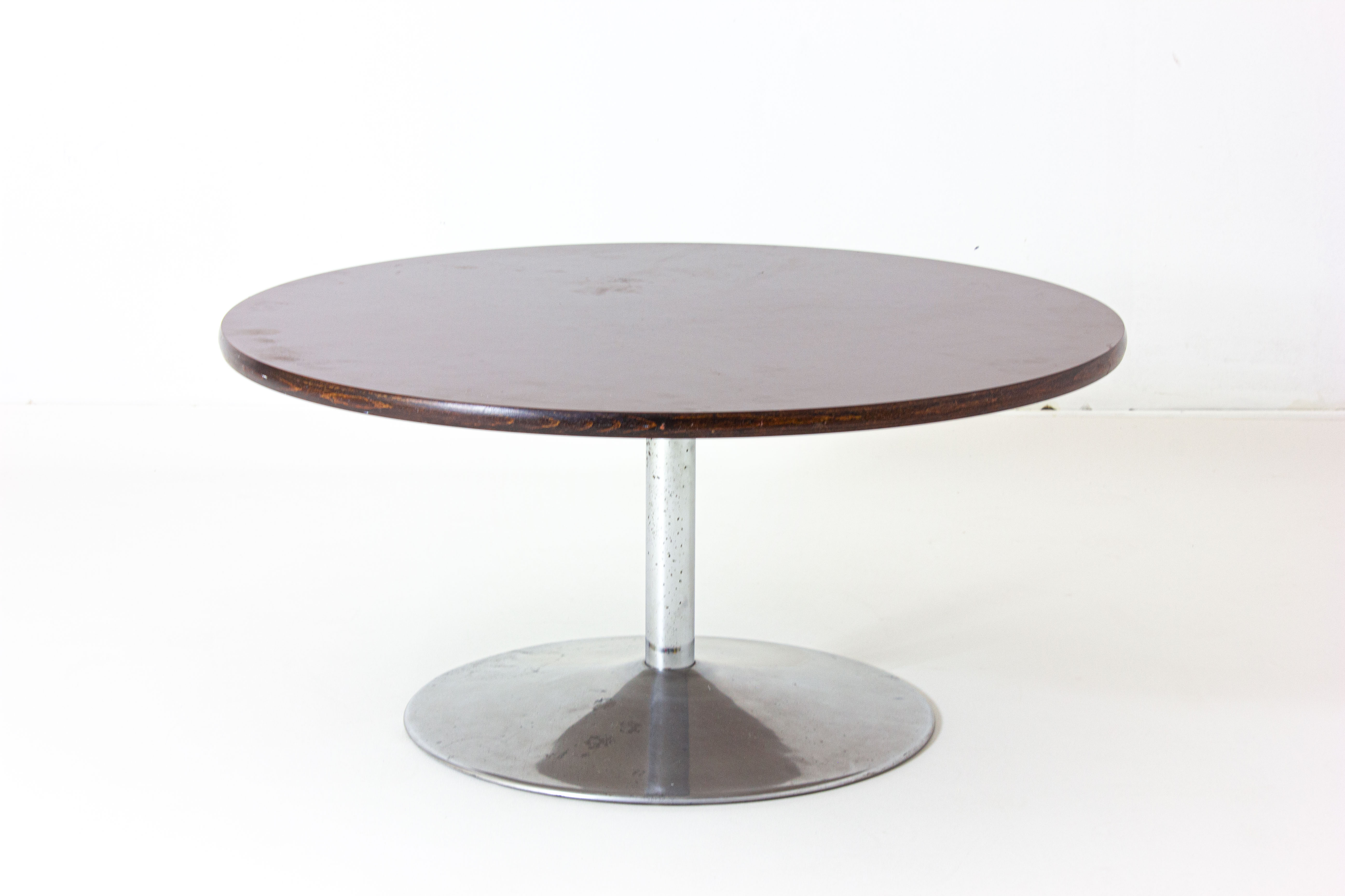 Round coffee table by Arne Jacobsen for Fritz Hansen, 1975