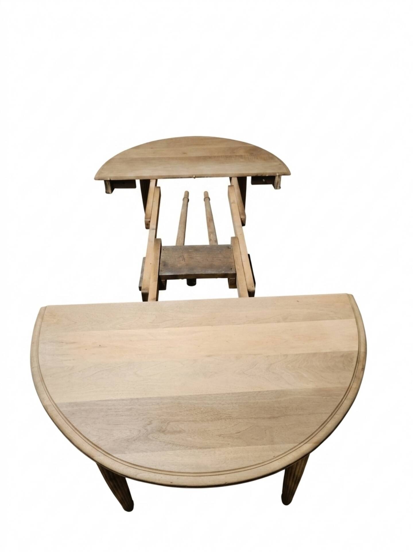 Oval extendable table in Louis XVI style – Renovated solid walnut