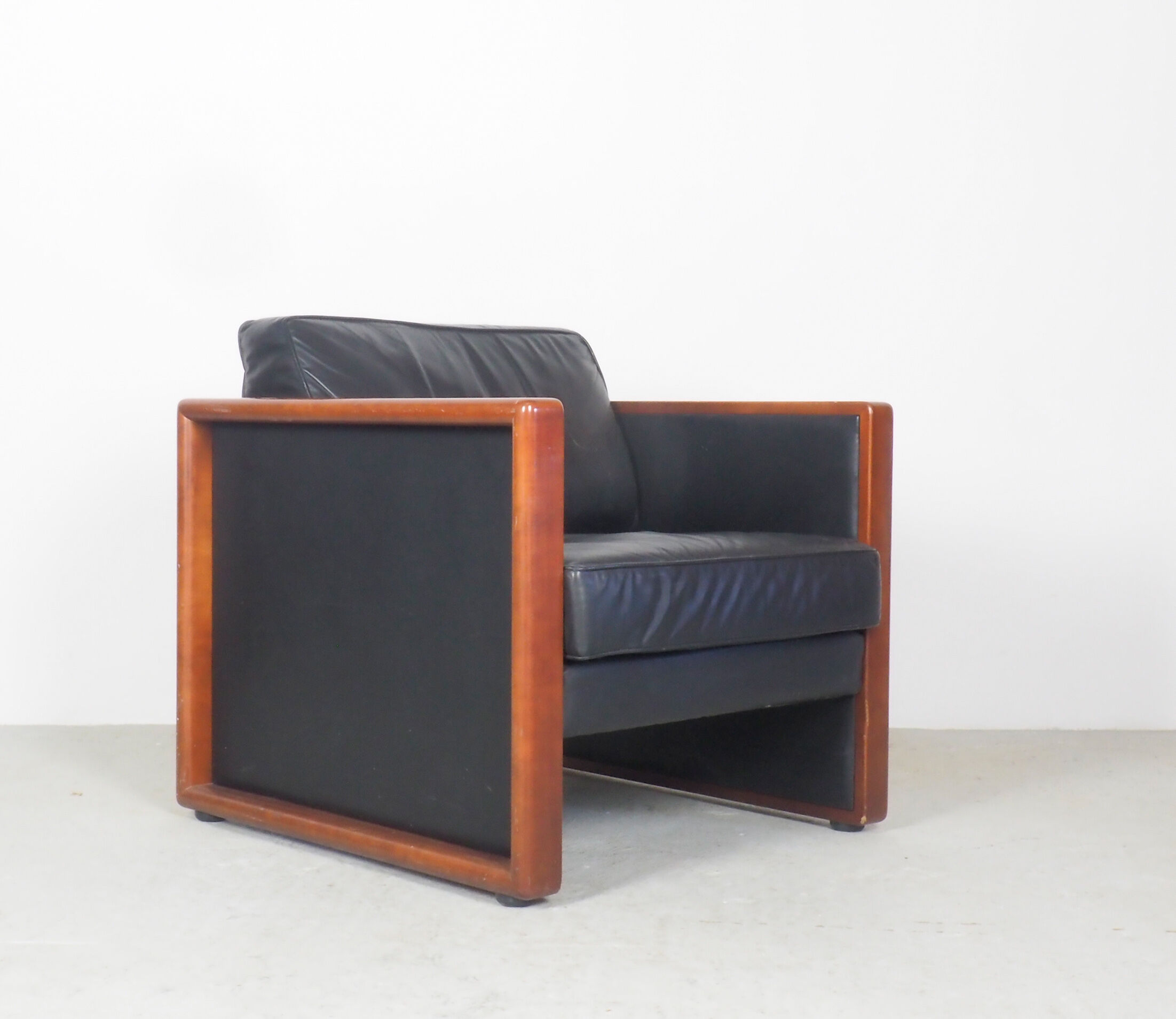 2 vintage Walter Knoll leather lounge chairs, 1970's