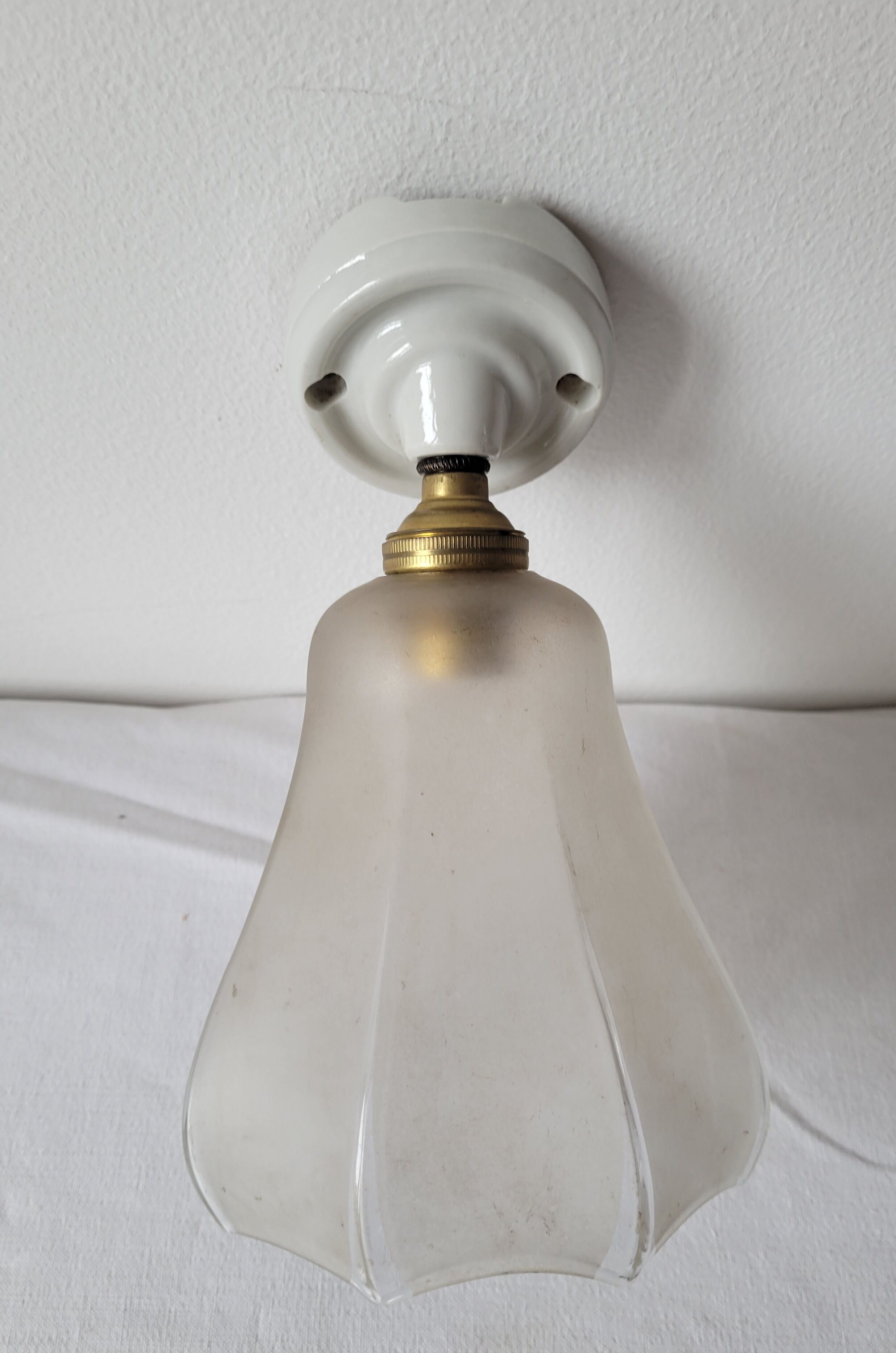 Art Deco wall lamp in porcelain and glass