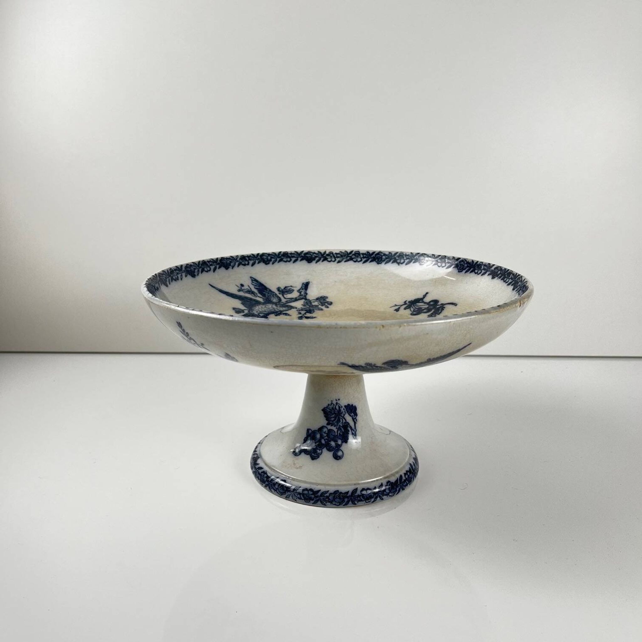 Compotier terre de Fer Pexonne, motif oiseau bleu fin XIXe