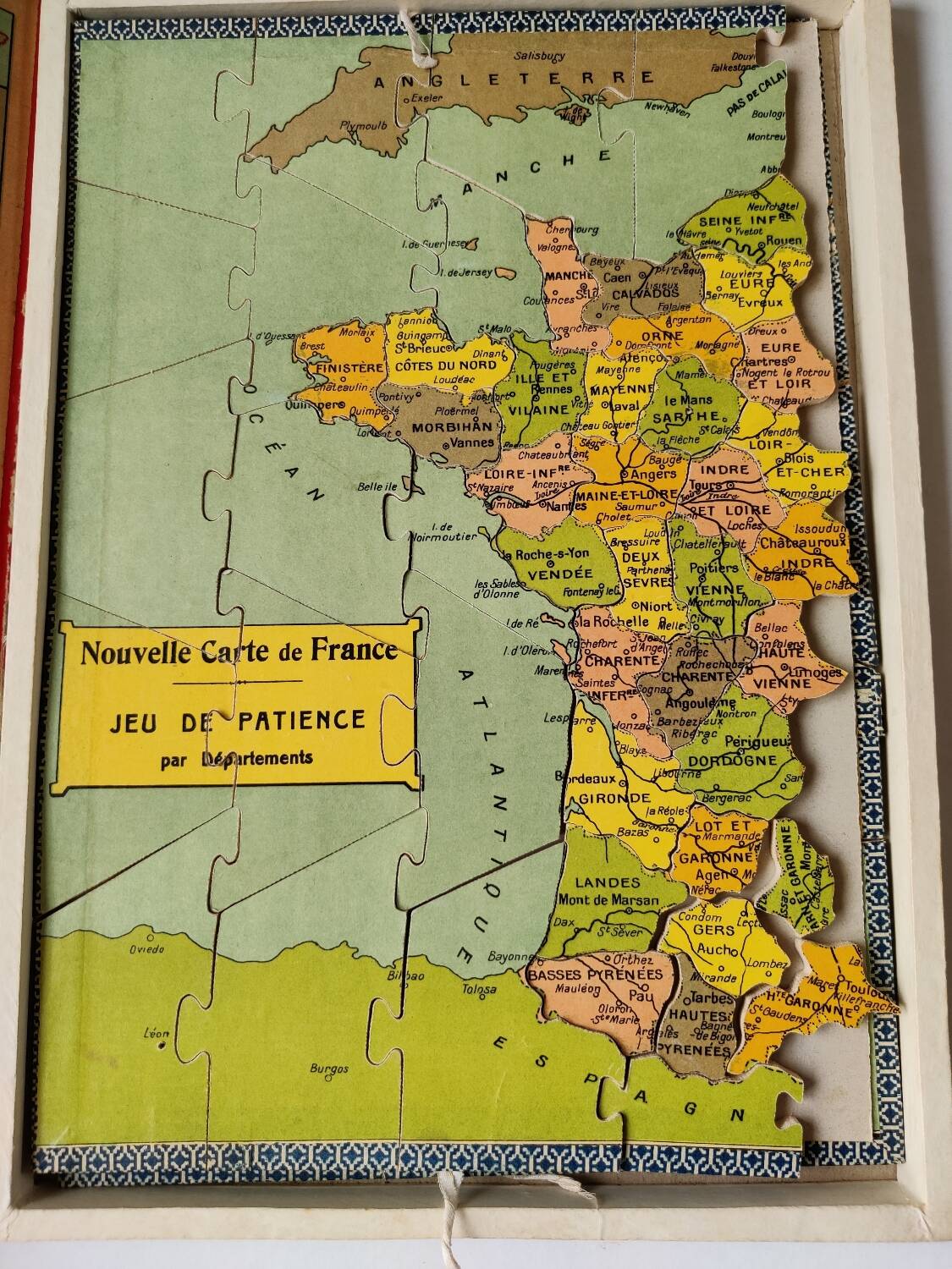 Patience game puzzle France by department Saussine antique