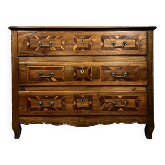 Grenobloise chest of drawers from the Louis XV / Louis XVI transition period in noble wood marquetry