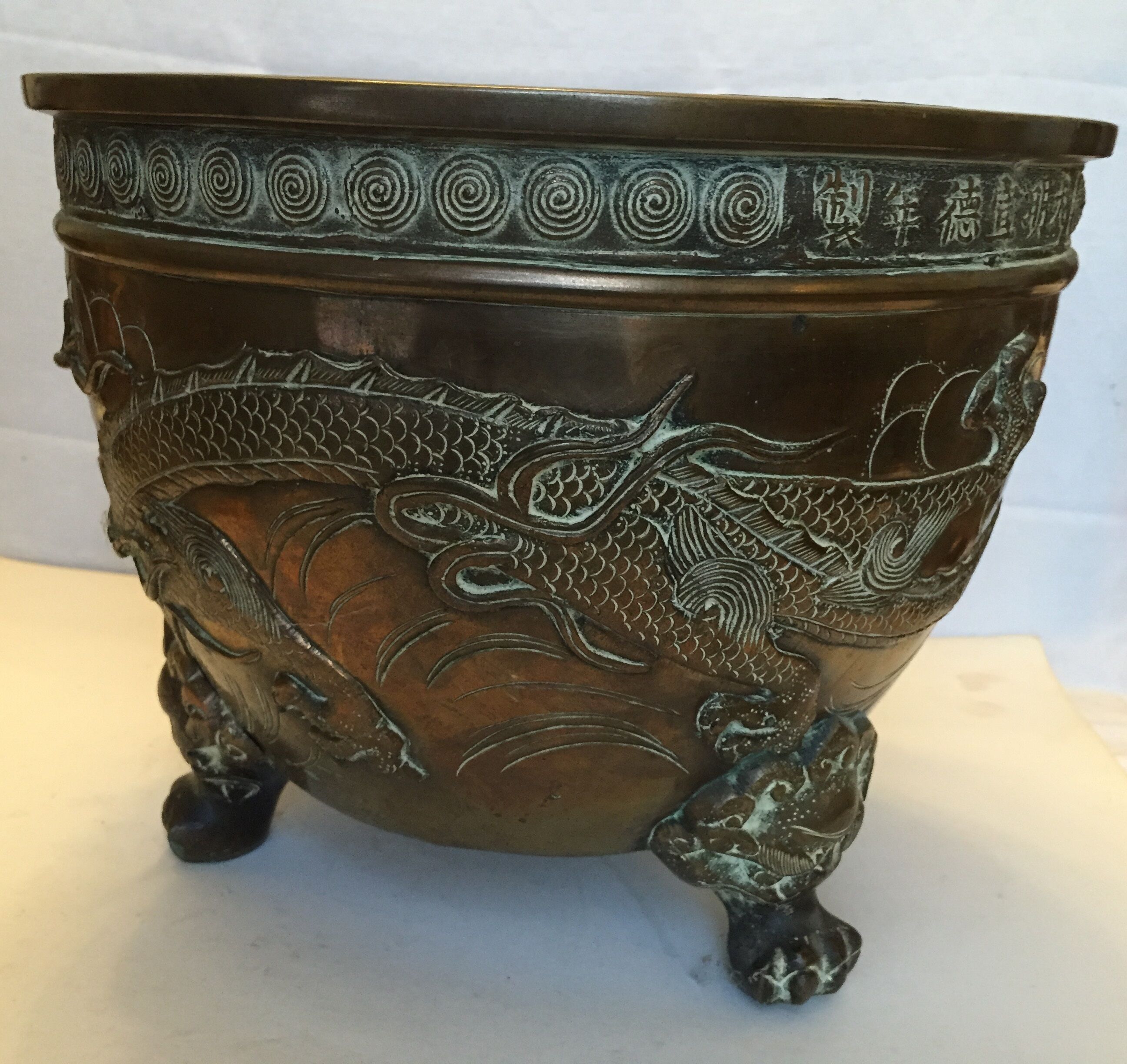 Cache pot en bronze