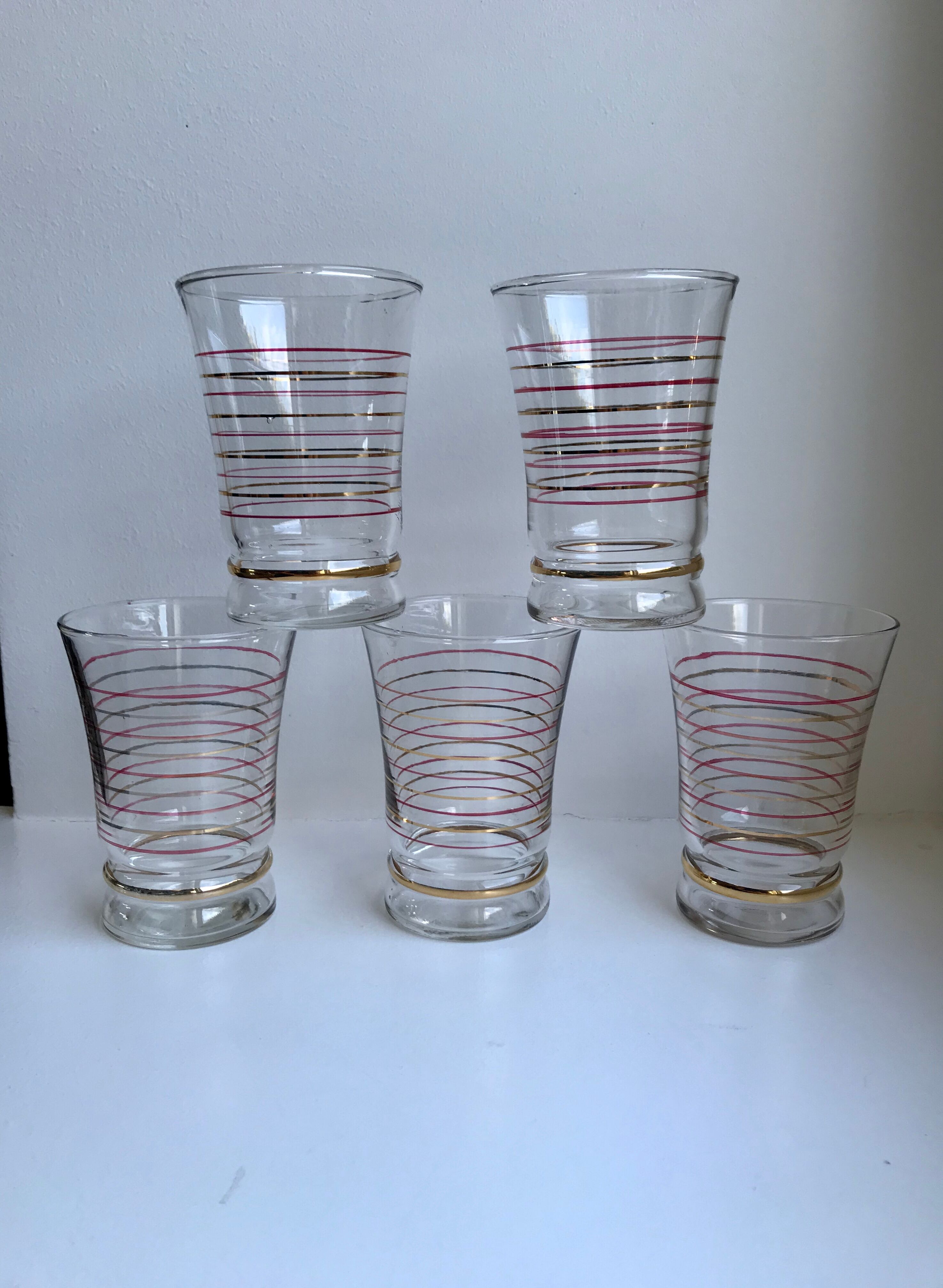 Lot de 5 verres à eau dorés et rouge années 50