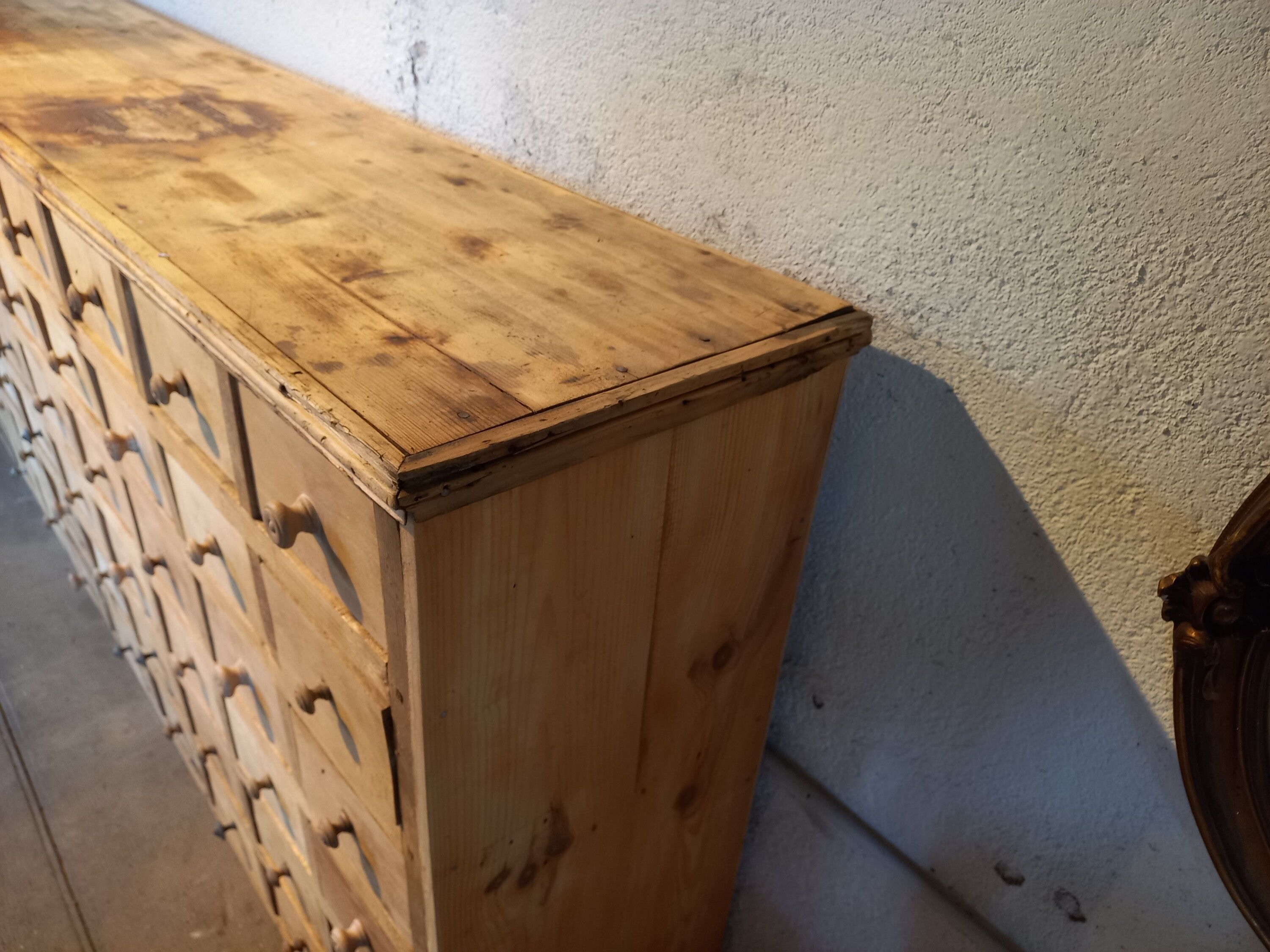 Trade cabinet with drawers