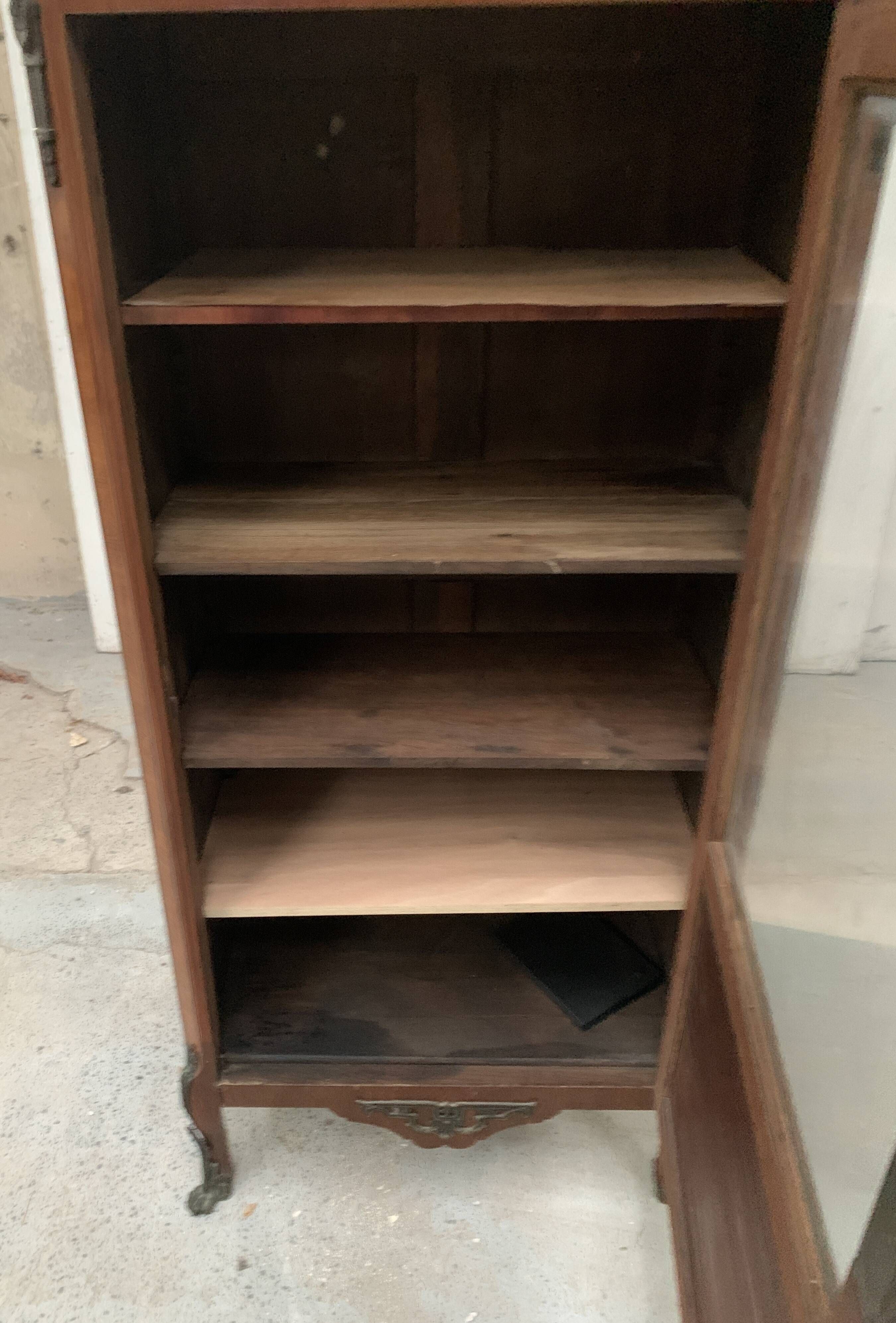Louis XVI style one-door display case in 20th century wood marquetry