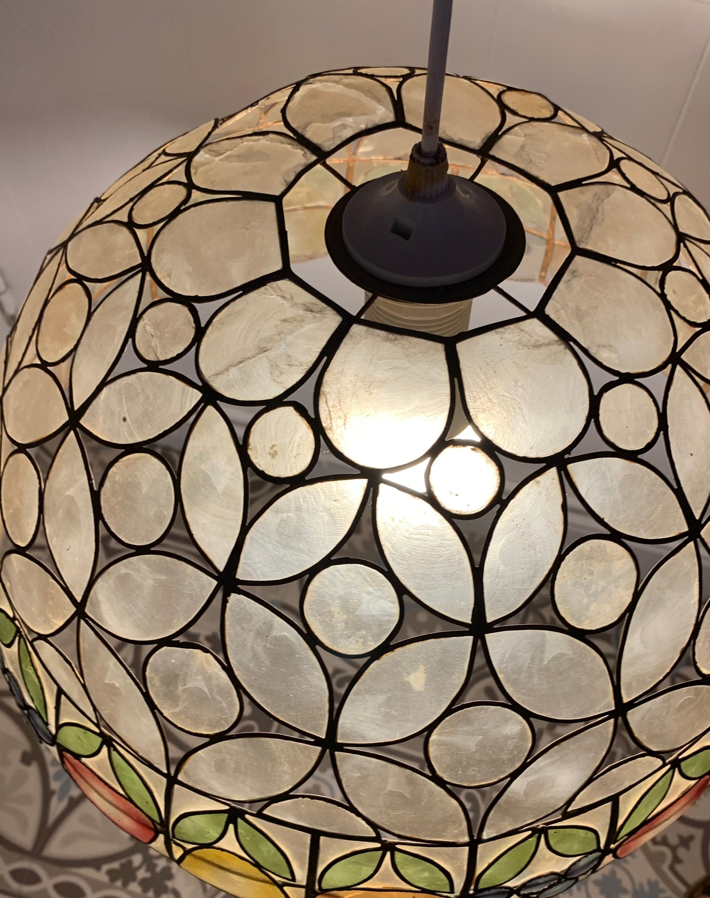 Mother-of-pearl pendant lamp, fruit theme