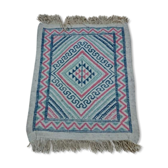 Tapis de chaise blanc et rose 48 x 42 cm