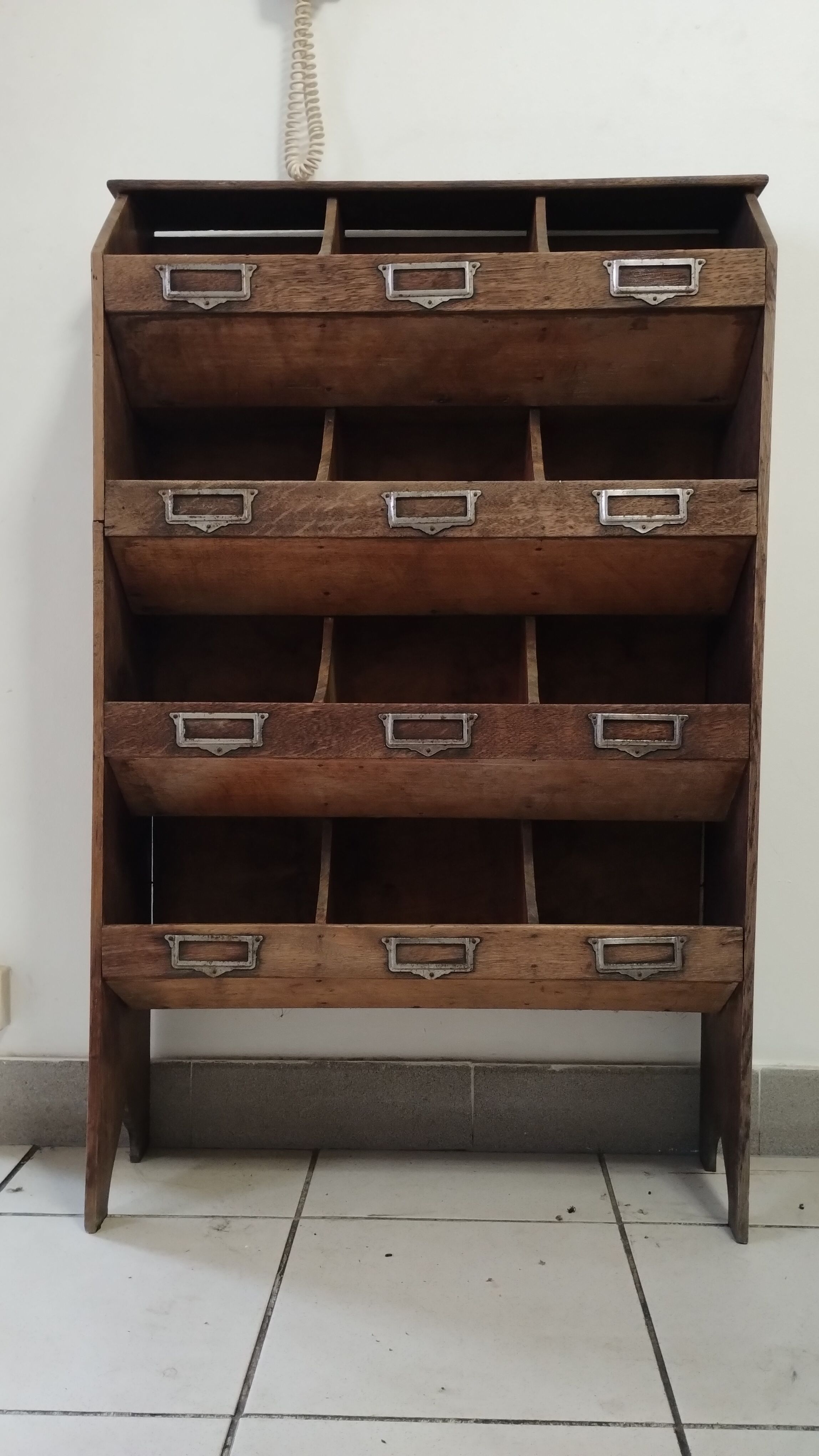 Trade cabinet cabinet