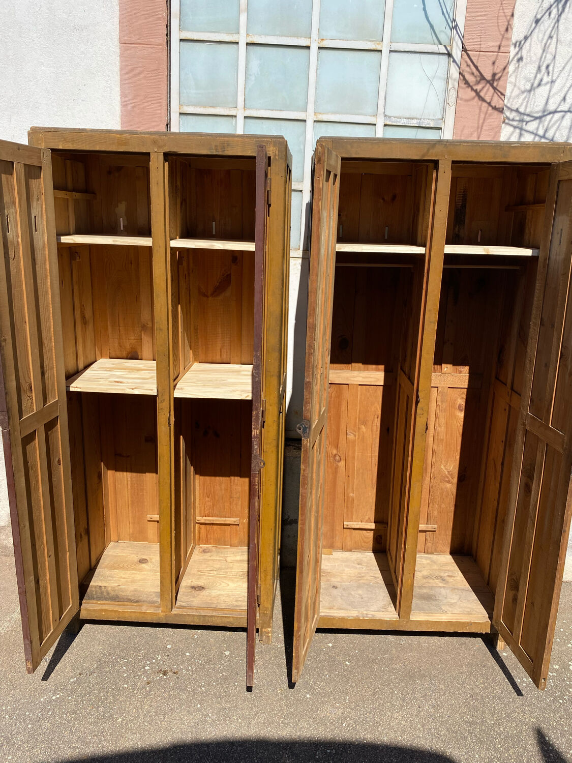 Paire de vestiaire d’usine bois