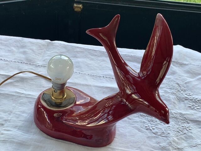 Art deco red enamelled ceramic bird table lamp