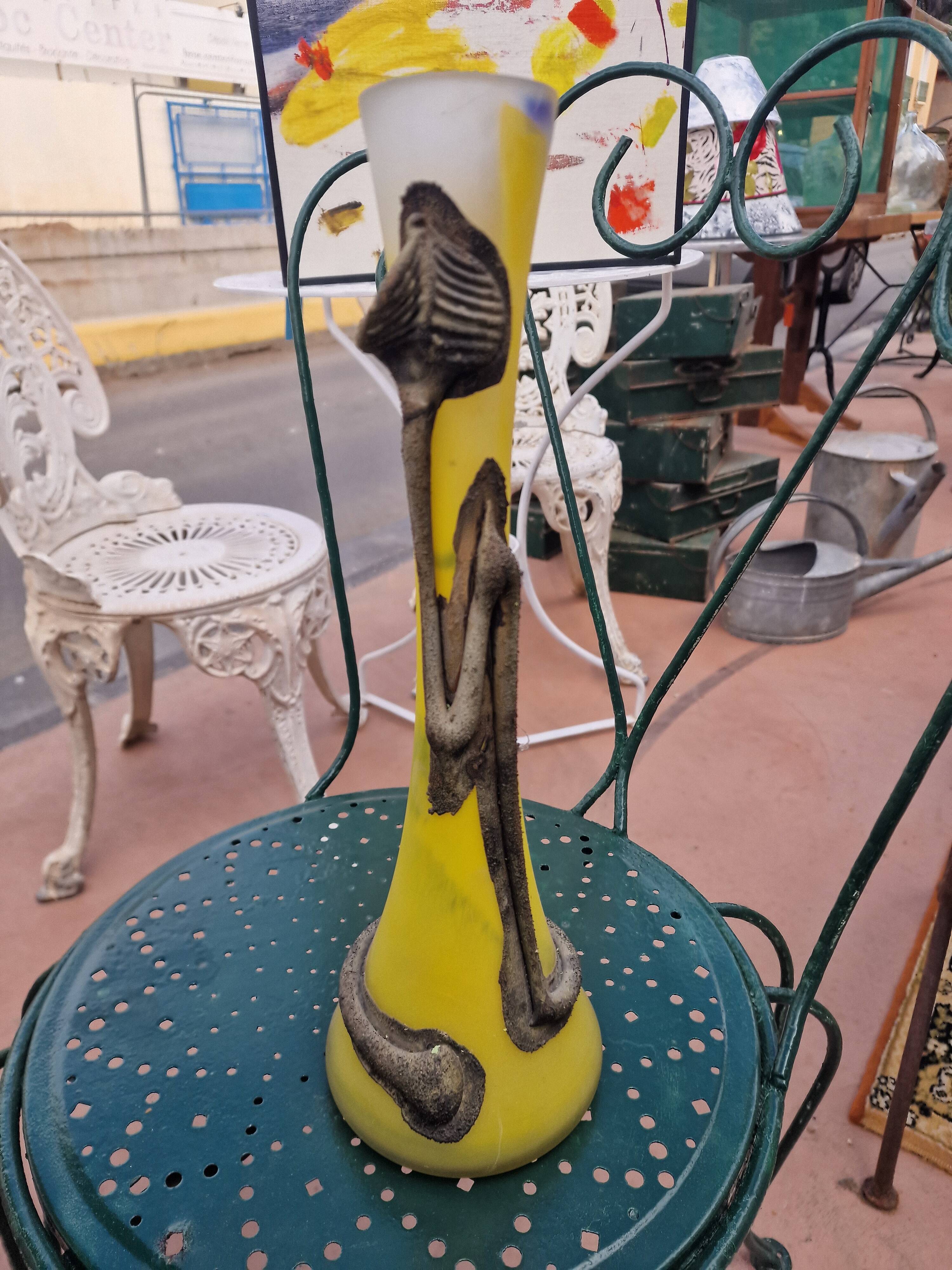 Vase art déco en pâte de verre et fer forgé – Années 1950