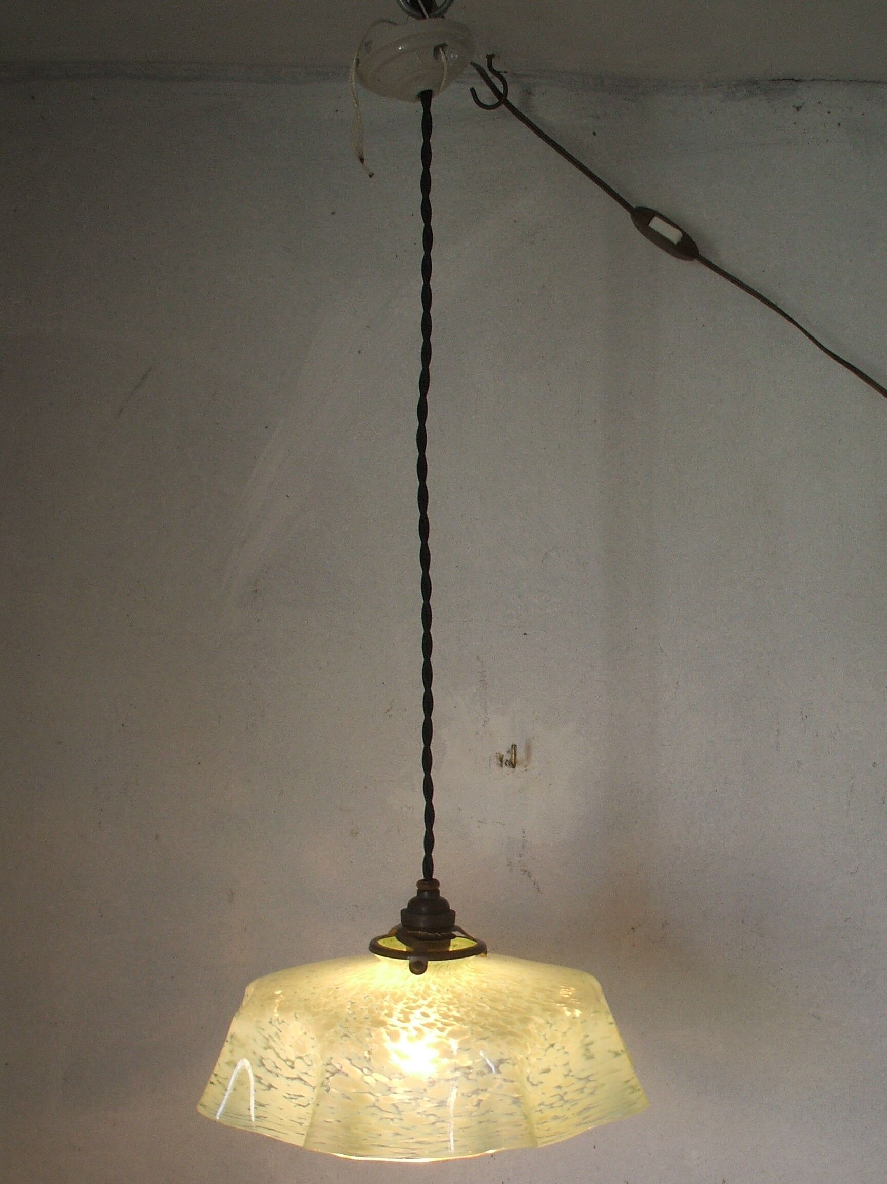 Suspension opaline green clichy