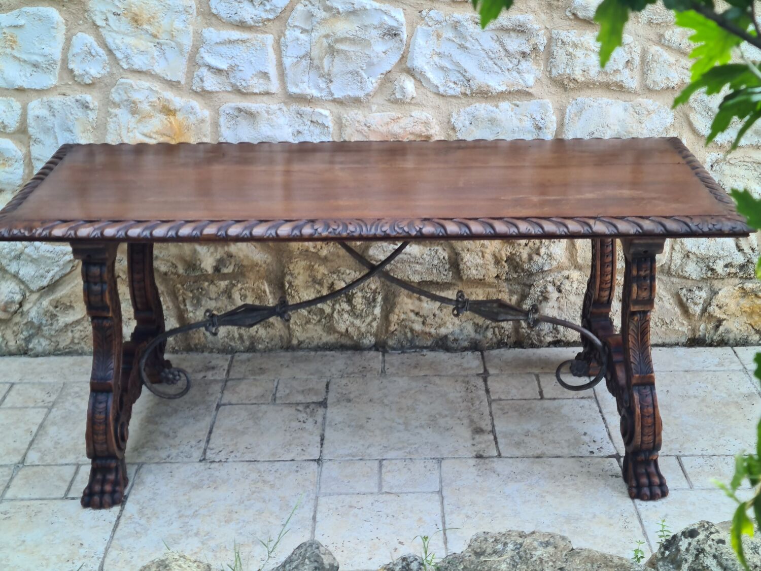 Table espagnole en chêne massif sculpté et fer forgé