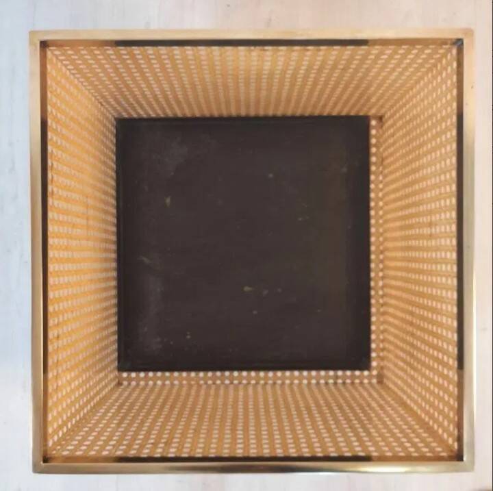 Meuble de rangement vintage à roulettes en lucite, paille de vienne et laiton