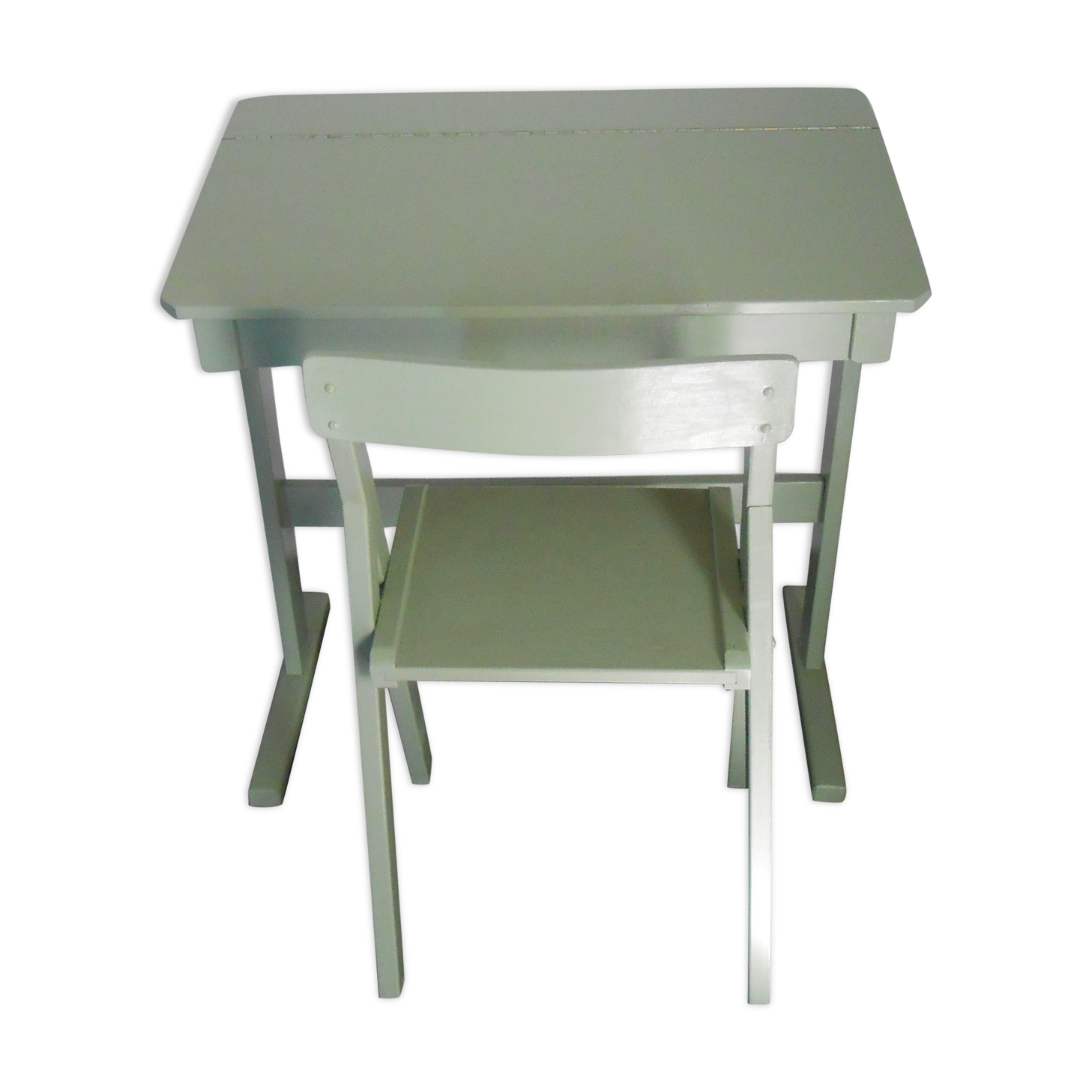 Child desk with chair