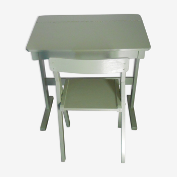 Child desk with chair