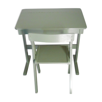 Child desk with chair