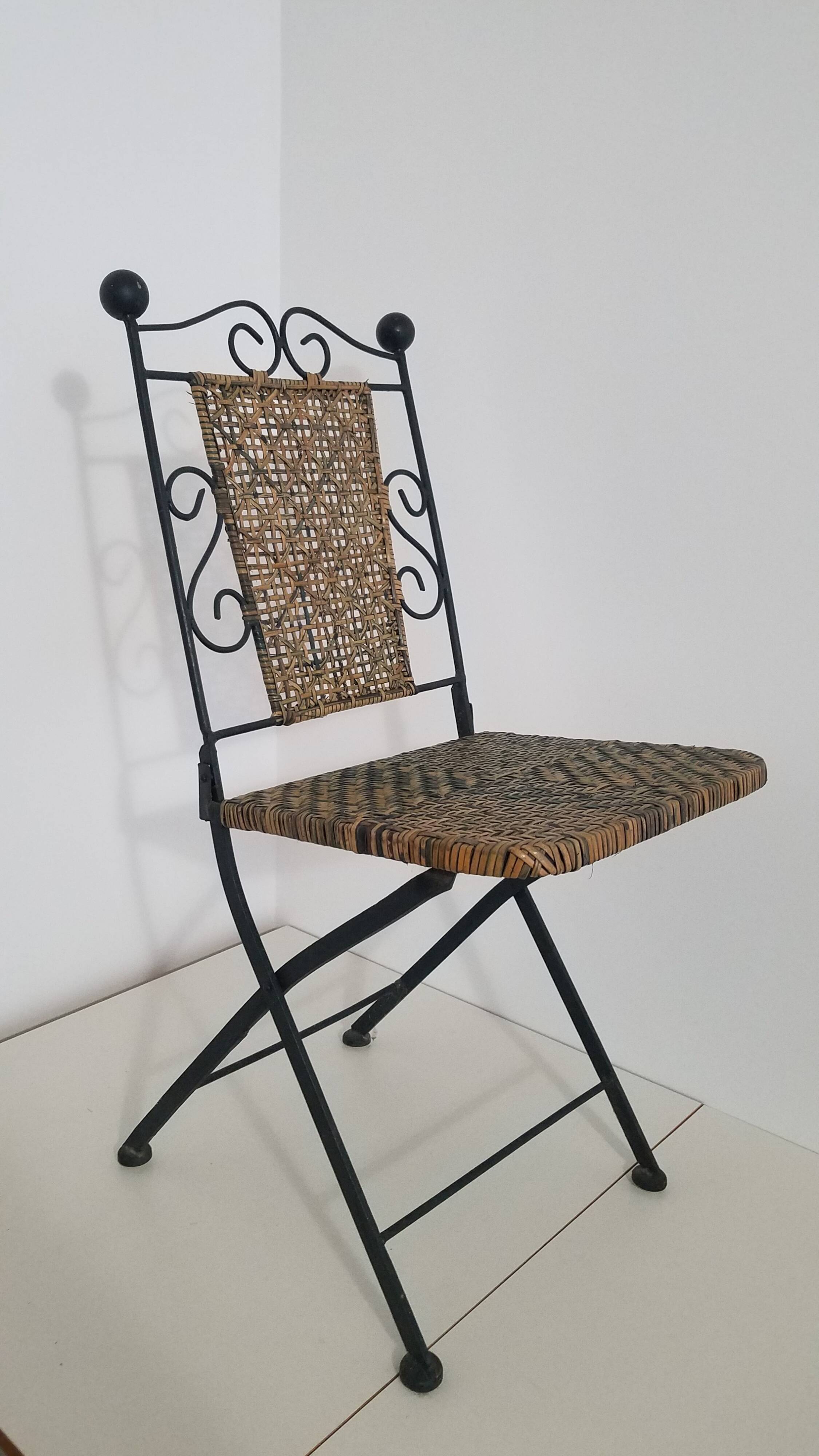 Chaise en fer forgé et rotin,  pliante  et vintage