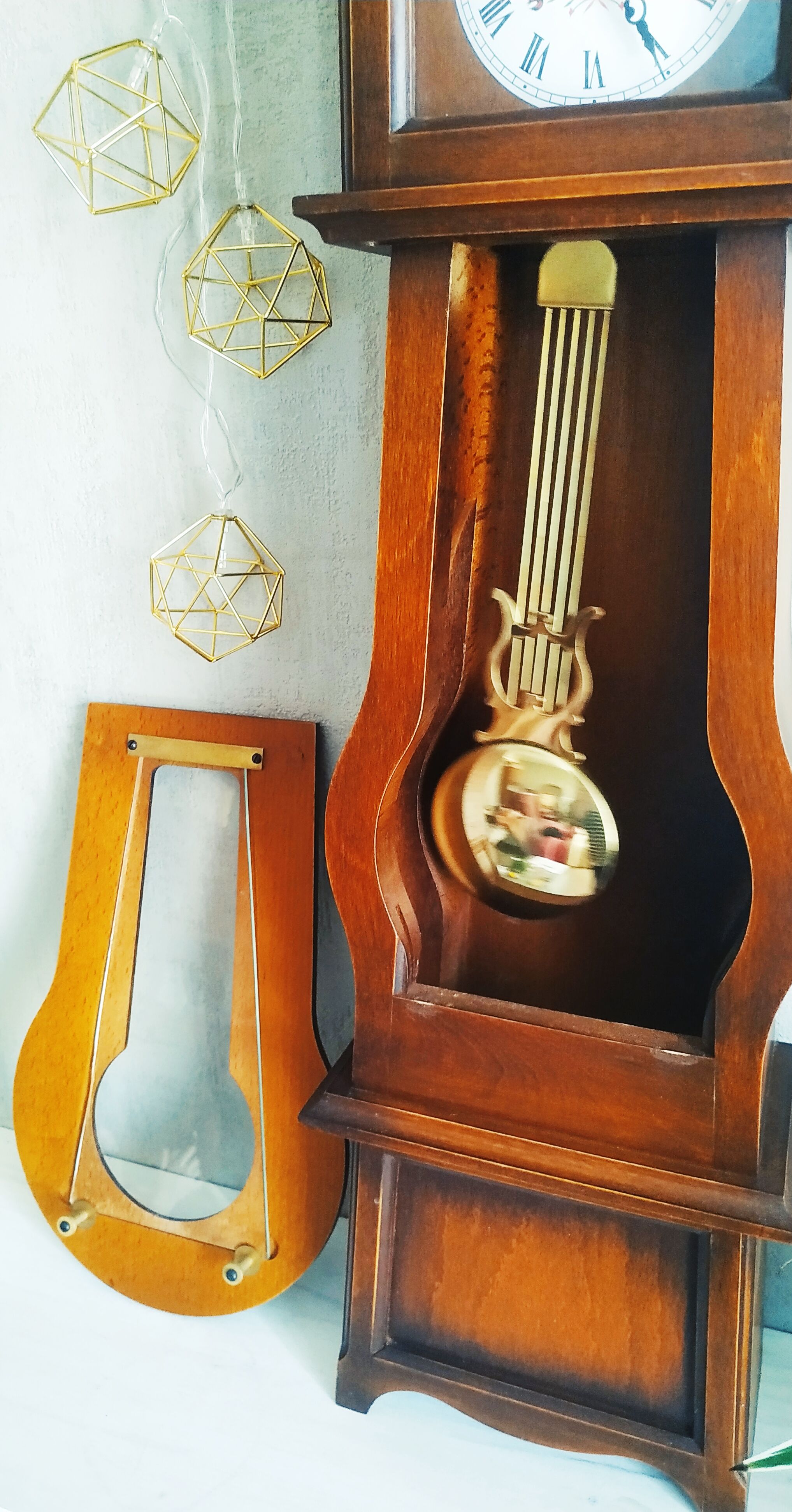 Horloge comtoise miniature en merisier