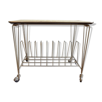 Rolling table carries magazines or vinyls
