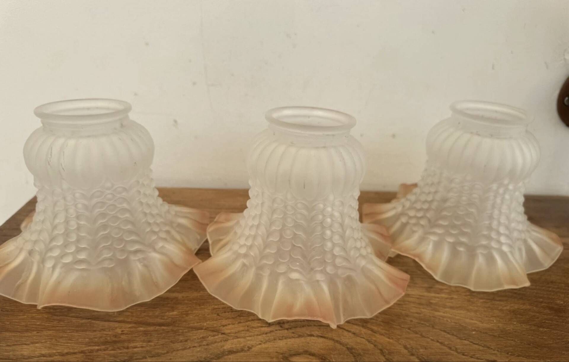 Lot 3 Tulipes jaune Ancienne en verre moulé dépoli art déco lustre, ab